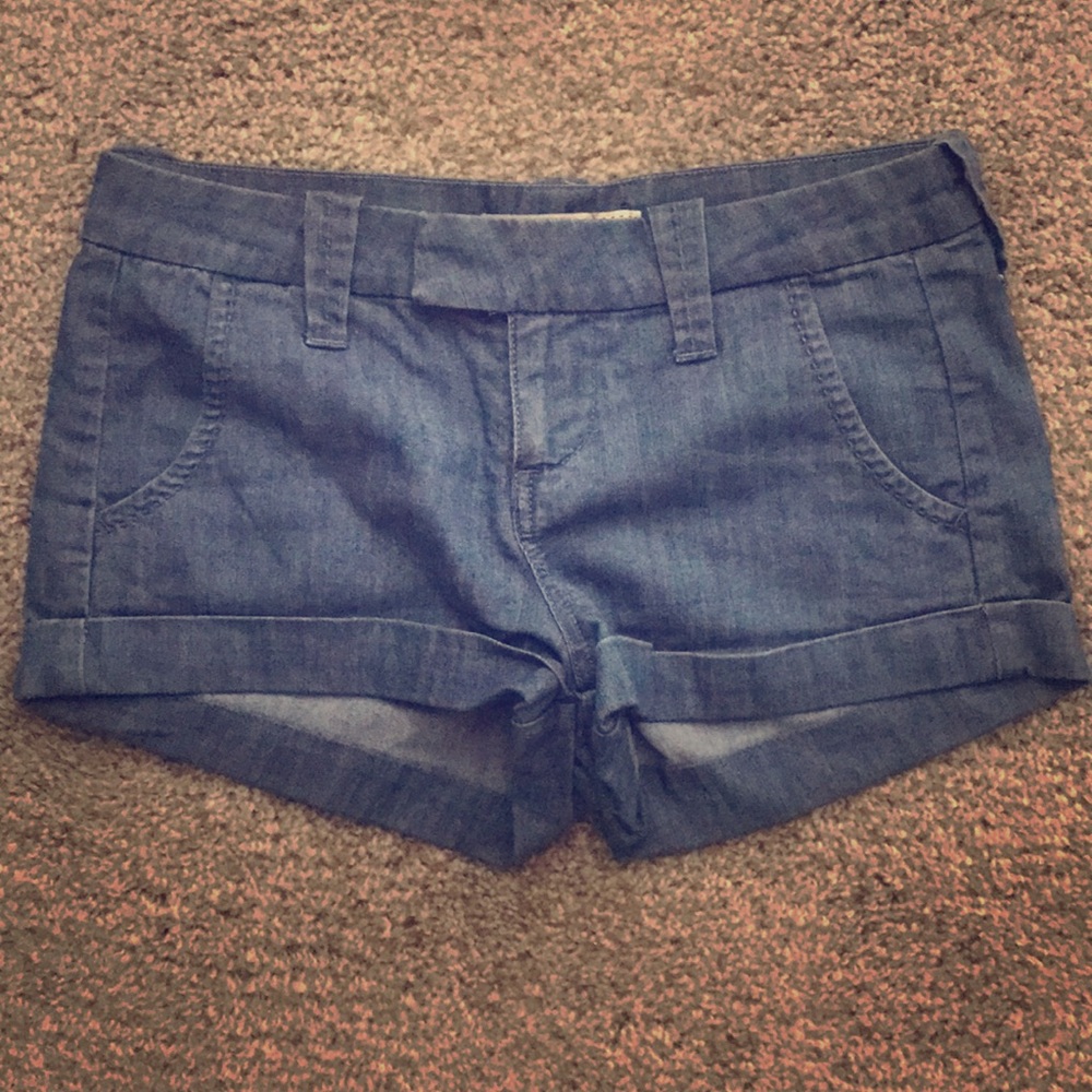 Cute & Clean Cut Cuffed Jean Shorts